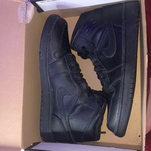 Never worn, slightly dusty (they’ve been sitting), no creases still have box.